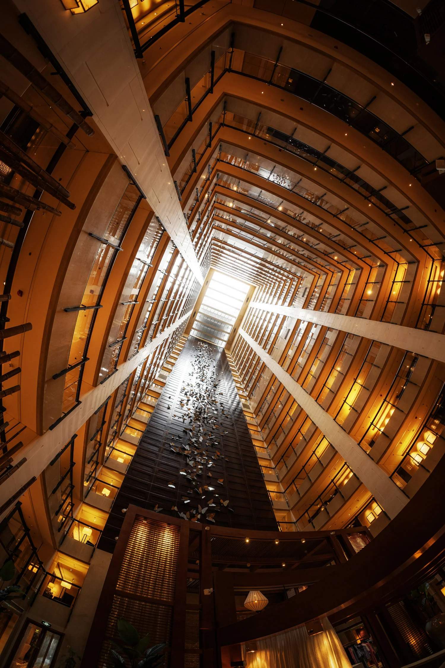 Fisheye fotografie vysokého interiéru